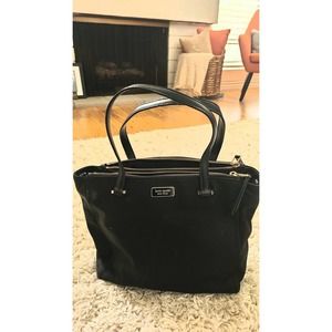 Kate Spade Handbag 1 zipped pockets/2 open pockets with magnetic button closure